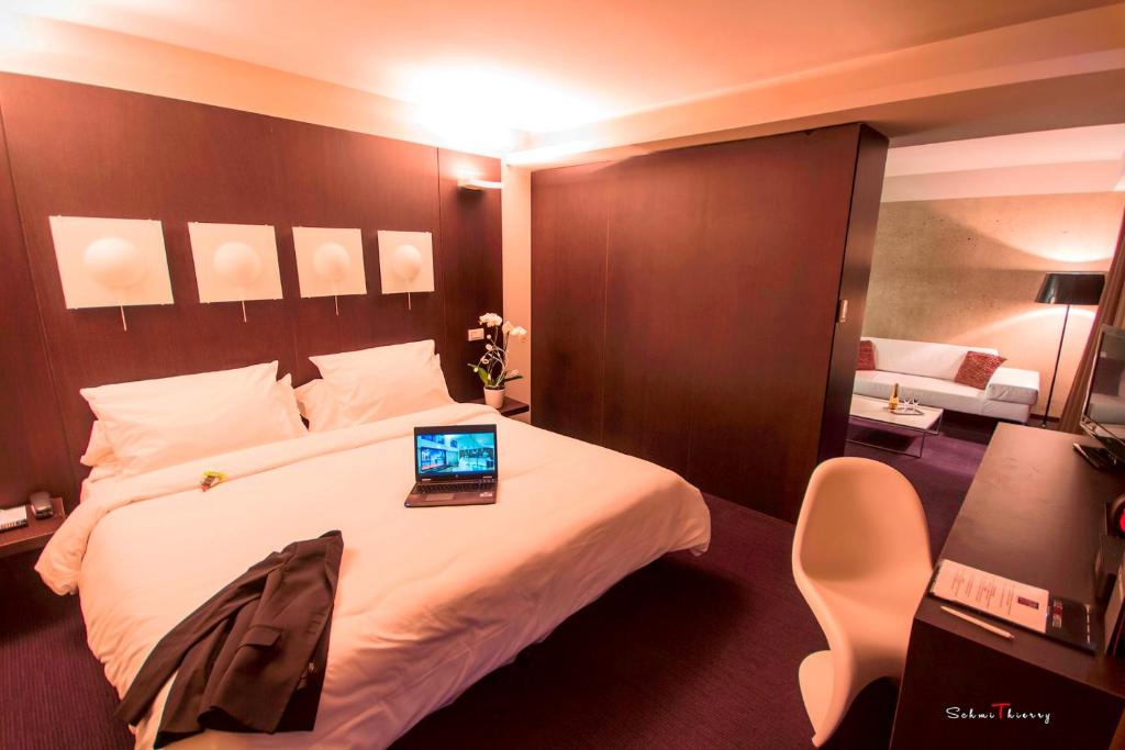 Postel nebo postele na pokoji v ubytování Le Rex Hôtel