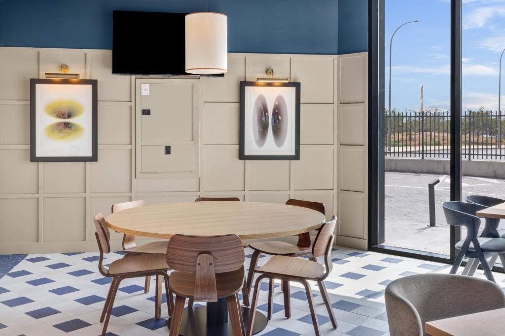 B&B HOTEL Alicante Aeropuerto - Resim 19