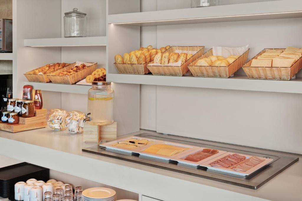 B&B HOTEL Alicante Aeropuerto - Resim 21