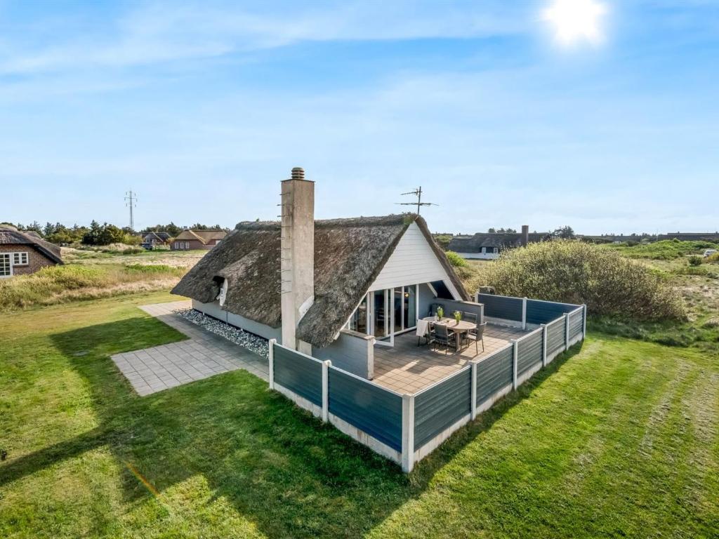 Το κτήριο όπου στεγάζεται  η παραθεριστική κατοικία