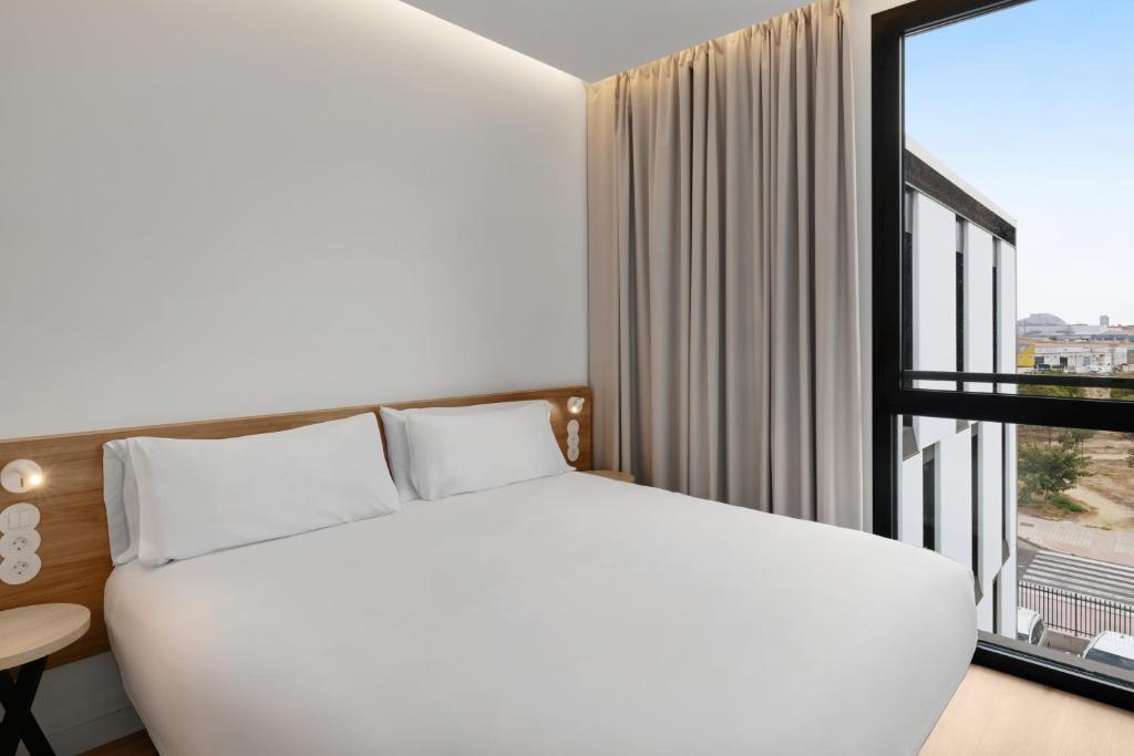 B&B HOTEL Alicante Aeropuerto - Resim 32