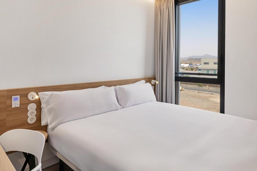 B&B HOTEL Alicante Aeropuerto - Resim 31