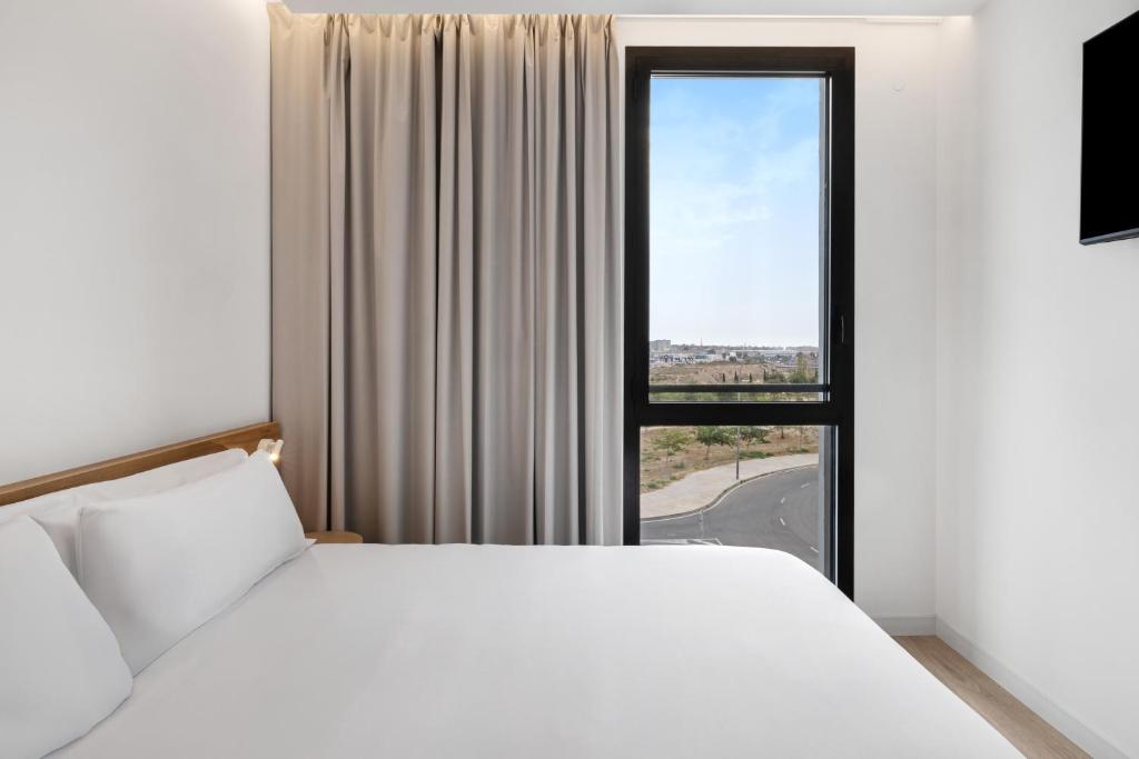 B&B HOTEL Alicante Aeropuerto - Resim 36