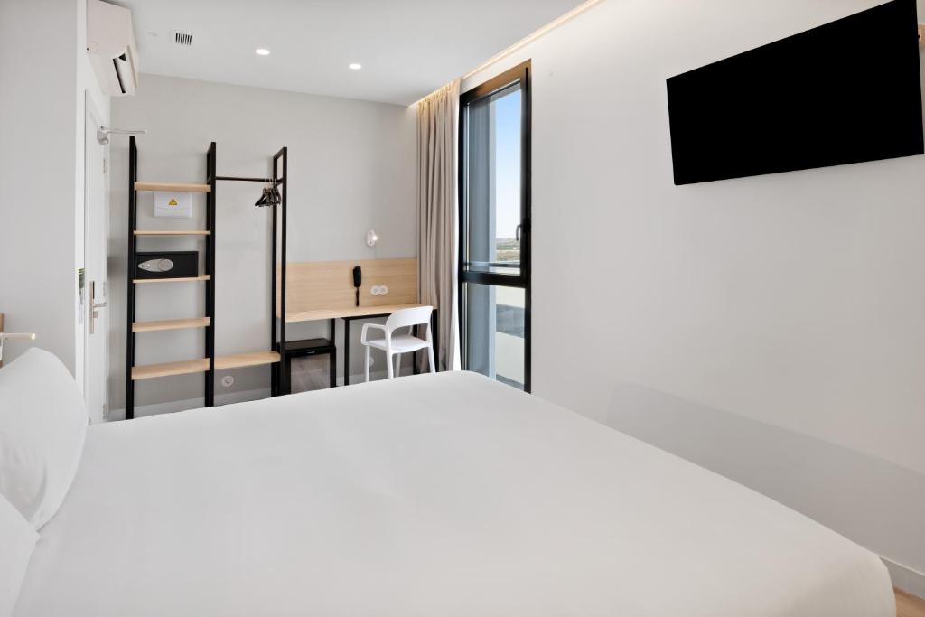 B&B HOTEL Alicante Aeropuerto - Resim 43