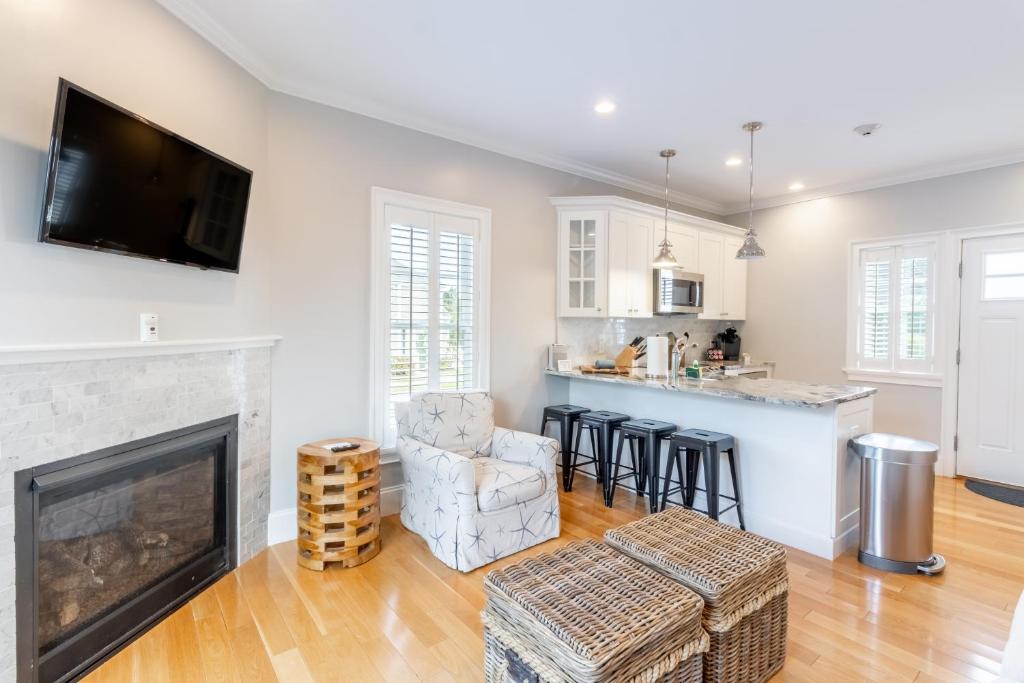 The East Island Reserve Hotel - One-Bedroom Suite - Not Pet Friendly