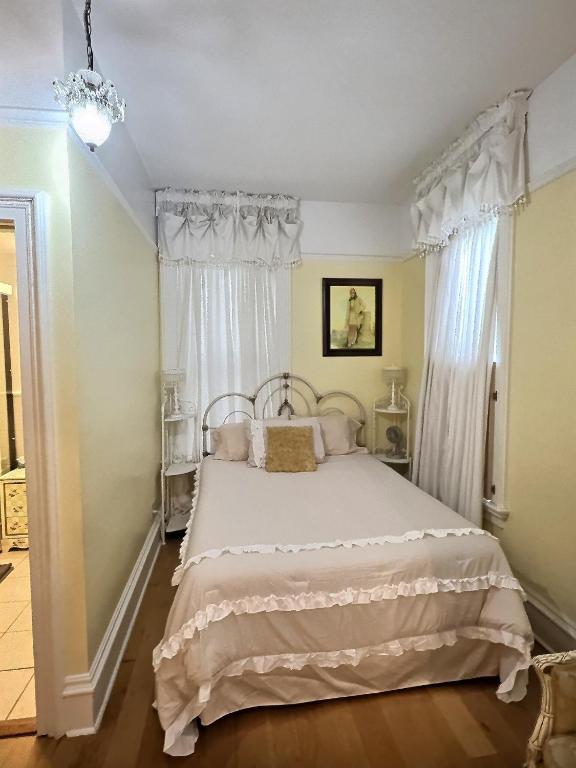 Historic Sion Bass Guest House - 