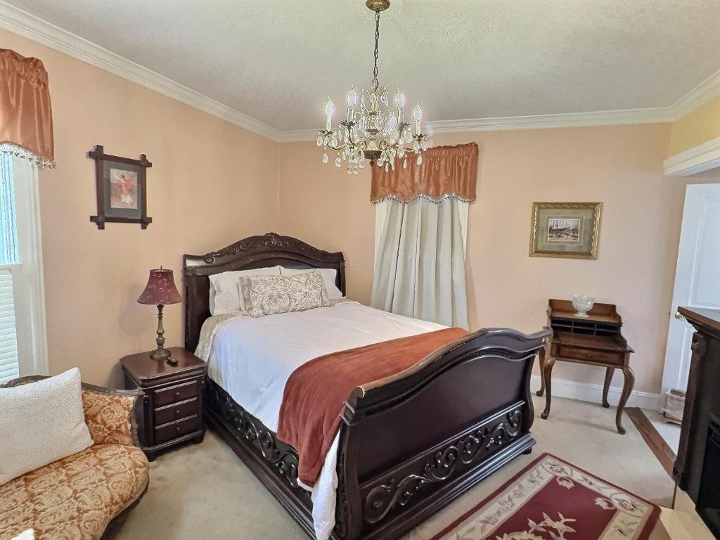 Historic Sion Bass Guest House - 