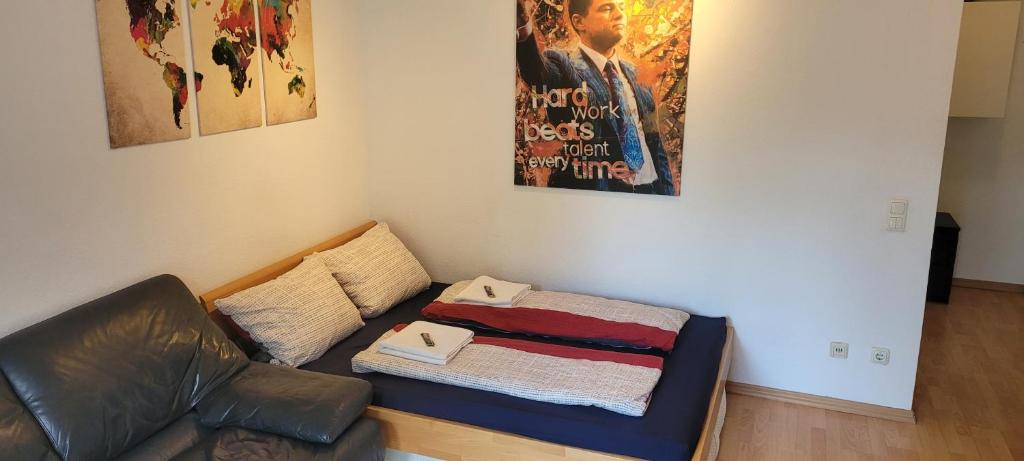 En eller flere senge i et værelse på Schöne gemütliche Wohnung