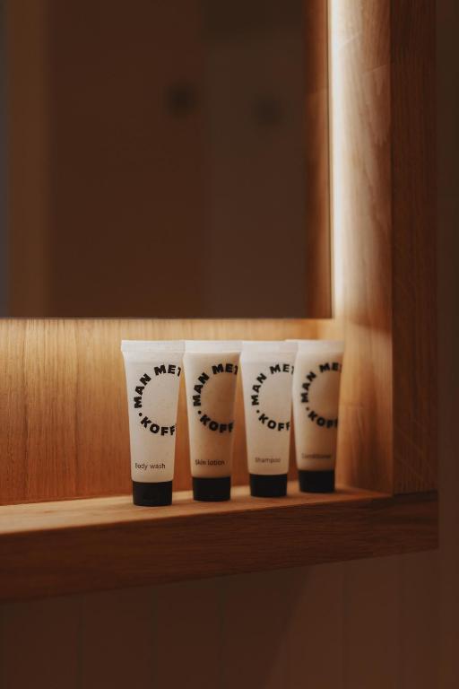 Man Met Bril Koffie Hotel - Resim 40