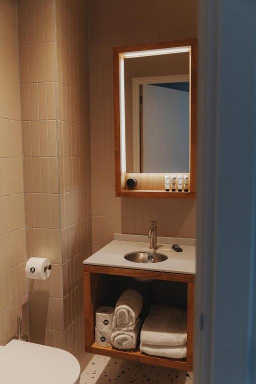 Man Met Bril Koffie Hotel - Resim 39