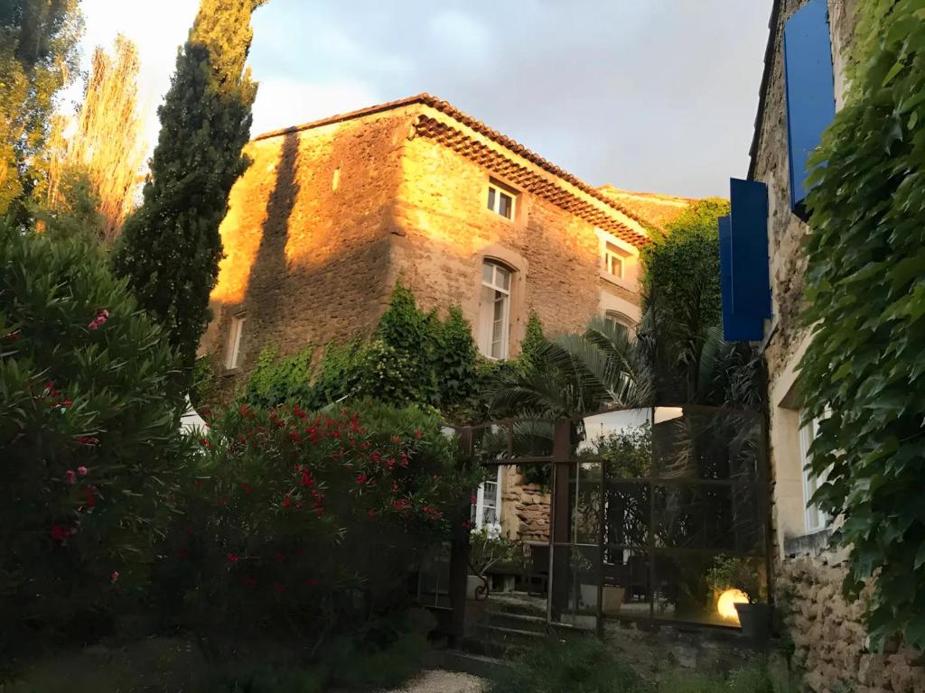 Zahrada ubytování Les Aiguières en Provence