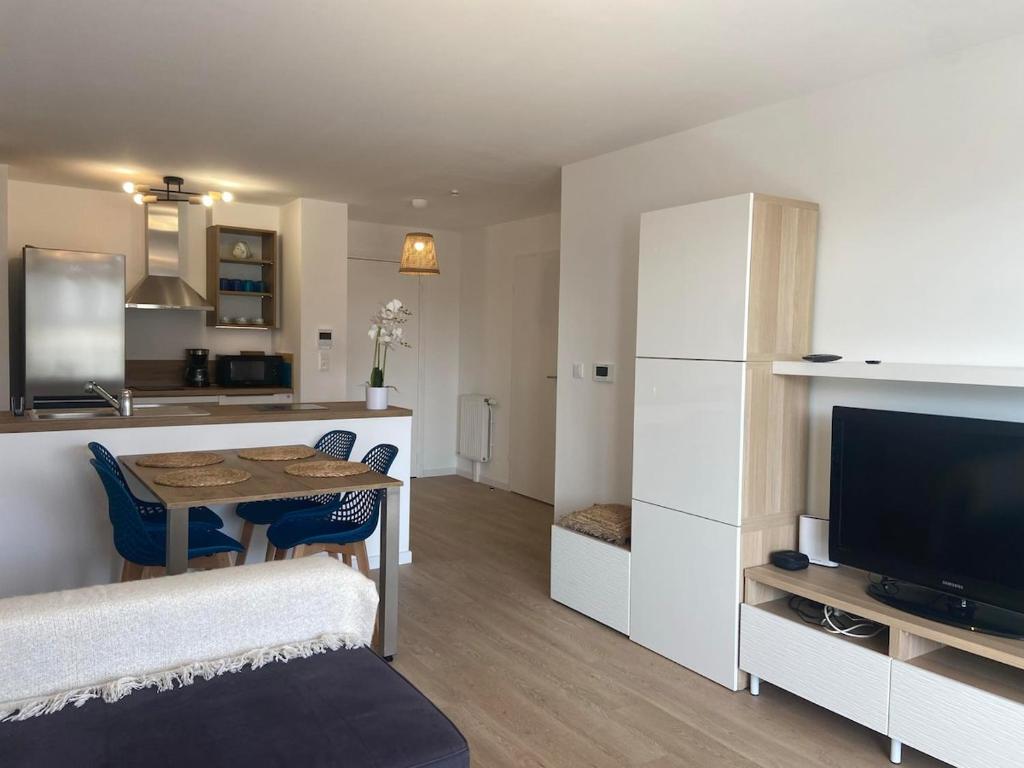 Η κουζίνα ή μικρή κουζίνα στο Côté Mer, appartement neuf à 200m de l'océan