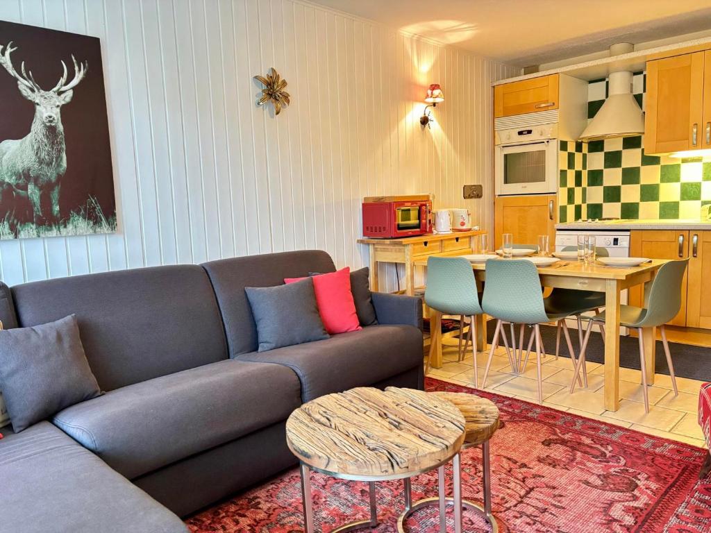 Appartement Central avec Jardin Privatif aux Gets, Proche Commerces et Pistes