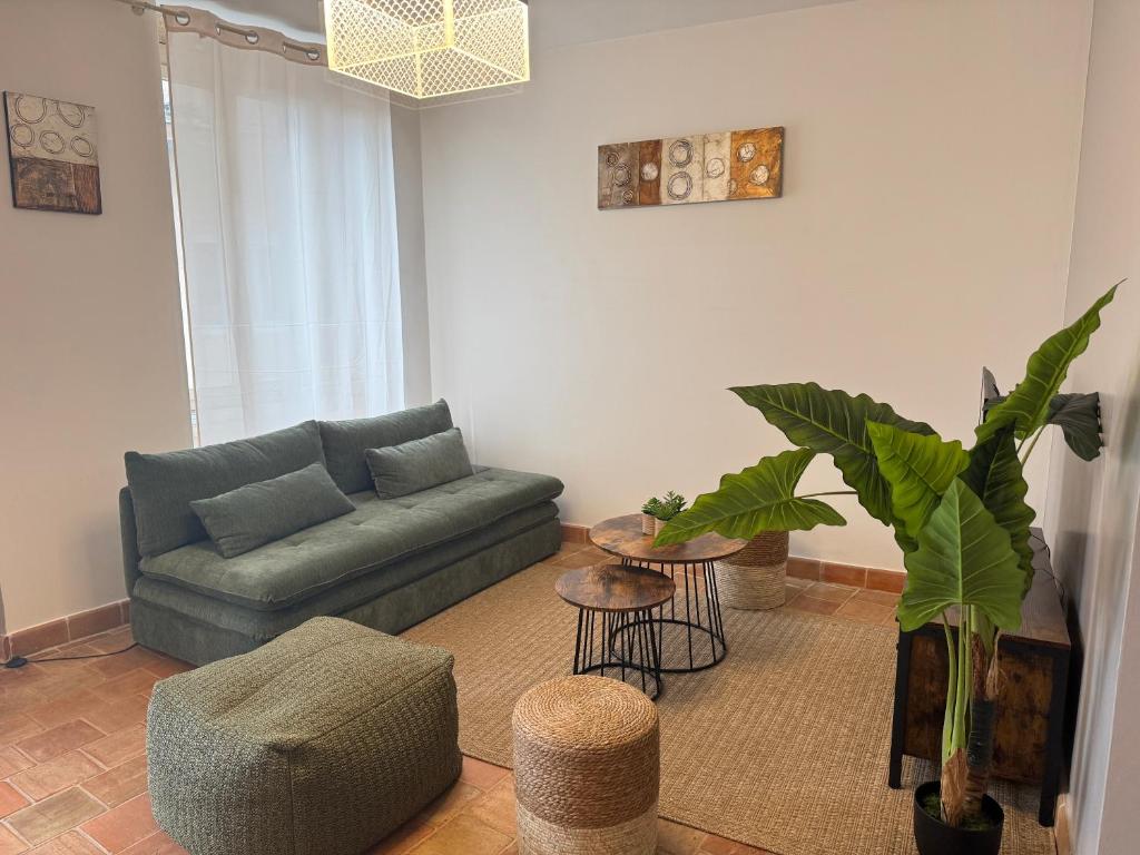 Χώρος καθιστικού στο L'Odyssée de Mélyna entre Beaujolais & Bourgogne