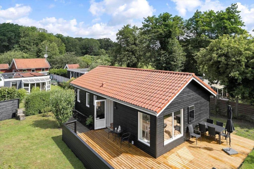 Το κτήριο όπου στεγάζεται  η παραθεριστική κατοικία