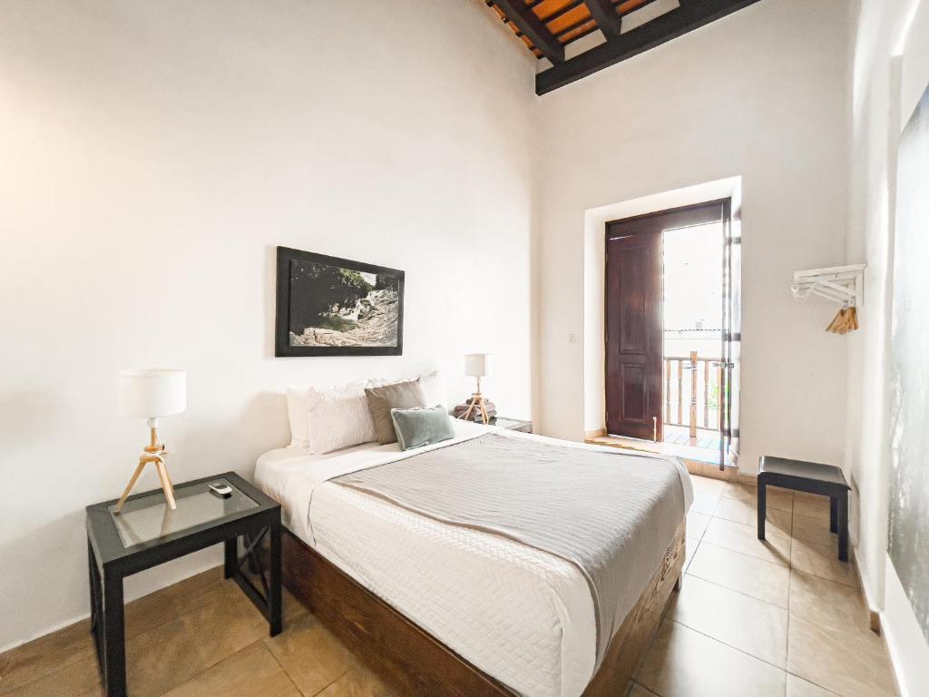 Old San Juan Rentals - 251 Fortaleza Apt 5 PH
