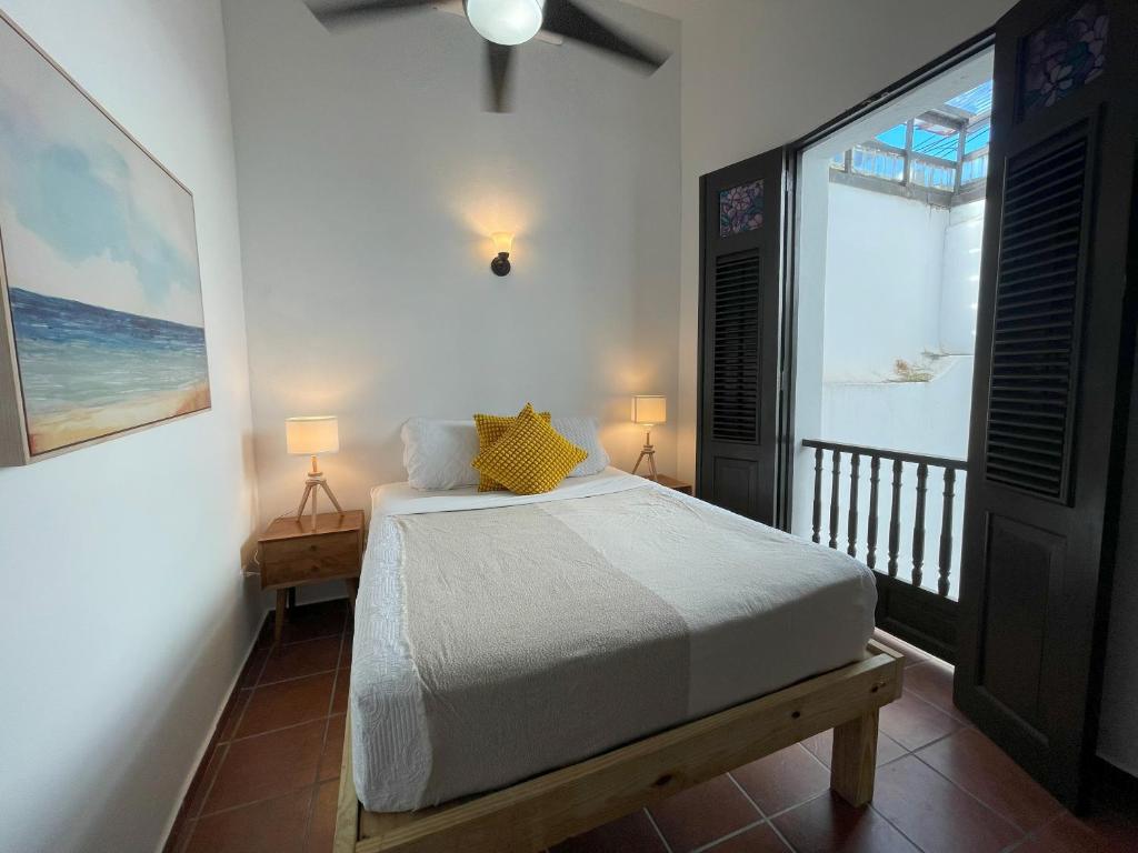 Old San Juan Rentals - 65 Fortaleza Apt 7A