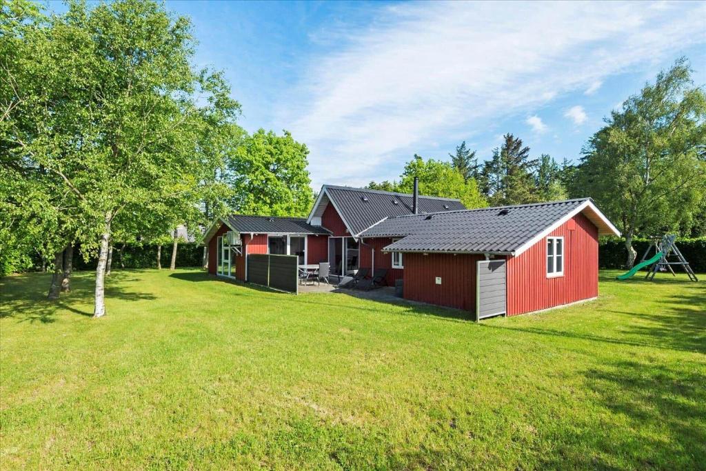 a home with a red house and a yard at C11204-Hemmet-Bowleren-1 in Hemmet