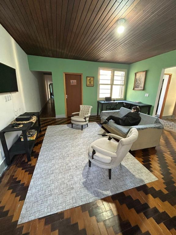 Μια τηλεόραση ή/και κέντρο ψυχαγωγίας στο Bah Coliving Gurias