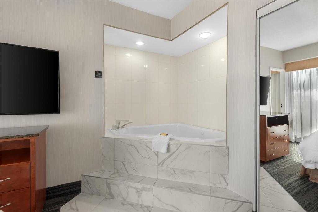 Best Western Plus Suites Downtown Calgary - Resim 16