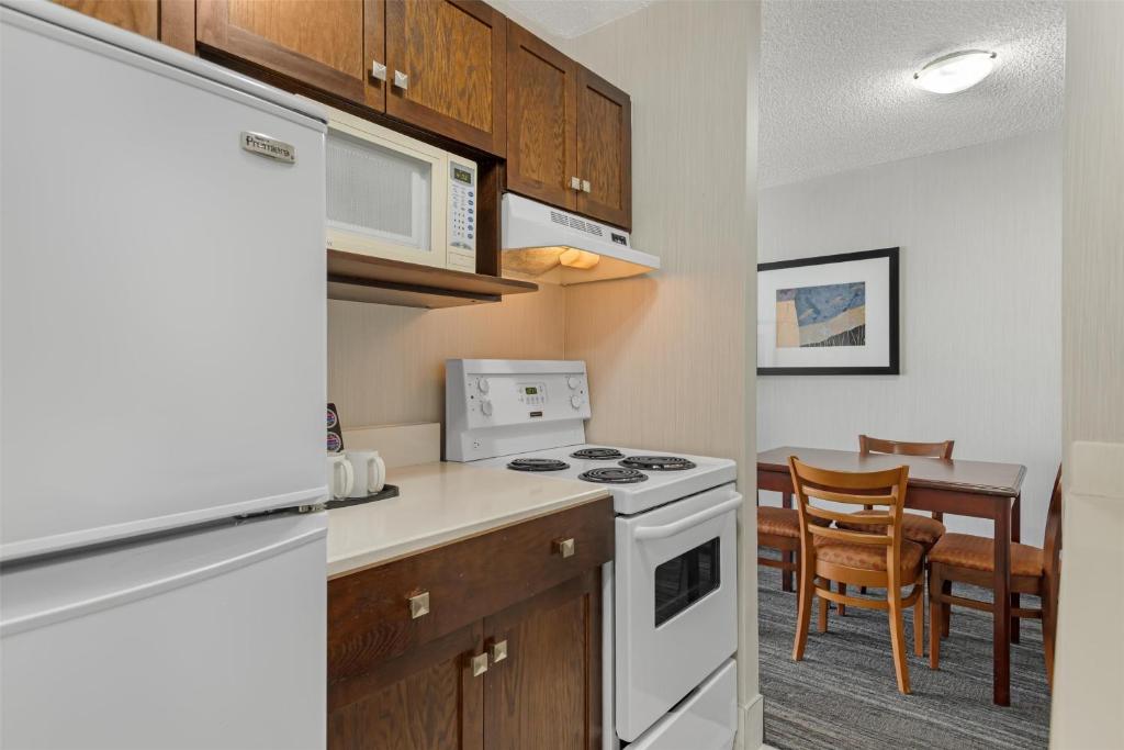 Best Western Plus Suites Downtown Calgary - Resim 21