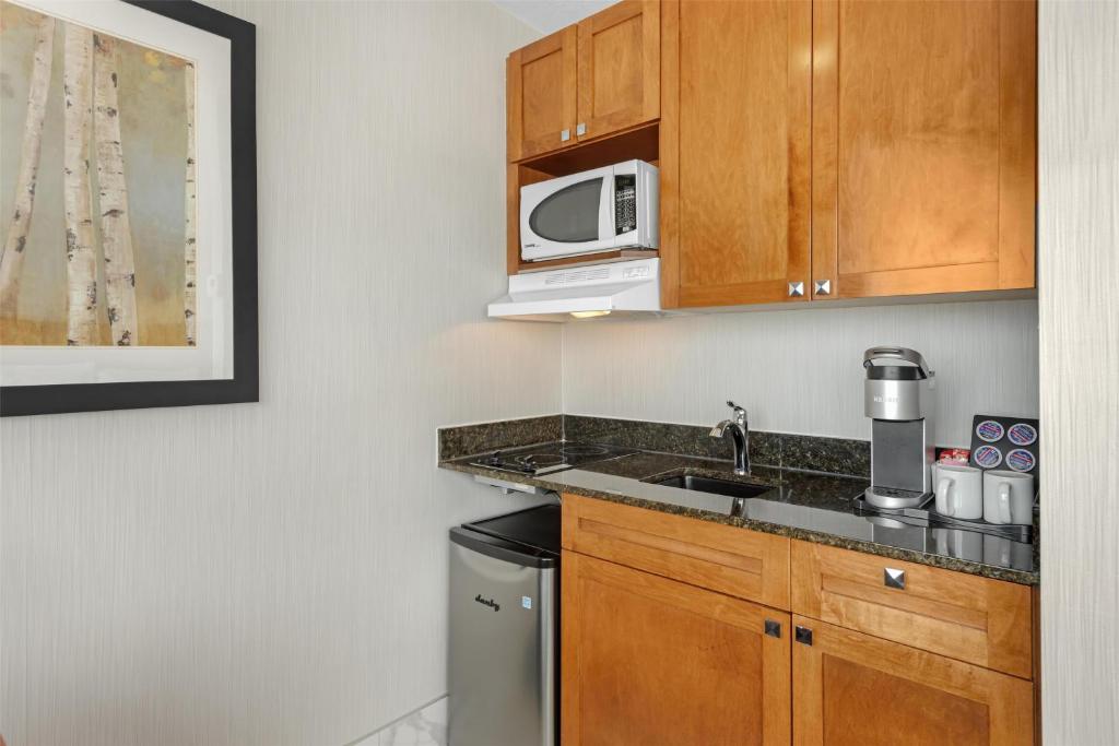 Best Western Plus Suites Downtown Calgary - Resim 24