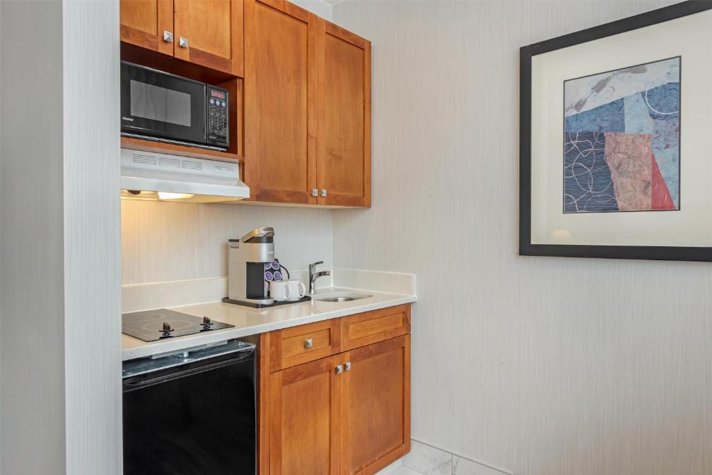 Best Western Plus Suites Downtown Calgary - Resim 30