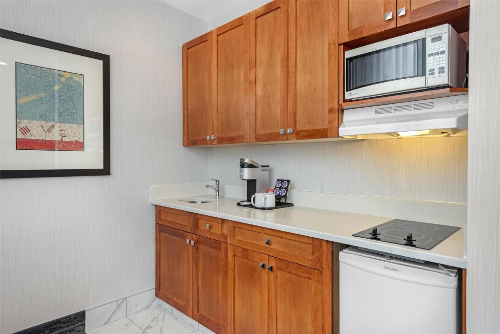 Best Western Plus Suites Downtown Calgary - Resim 34