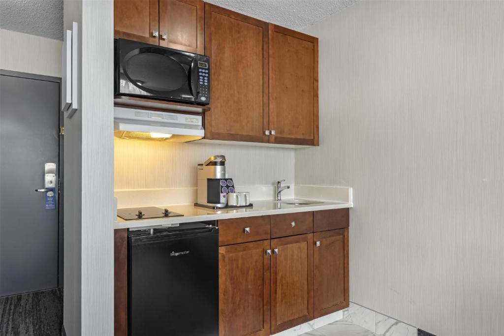 Best Western Plus Suites Downtown Calgary - Resim 37