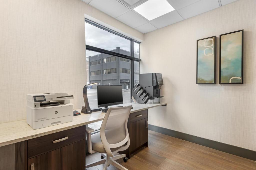 Best Western Plus Suites Downtown Calgary - Resim 41