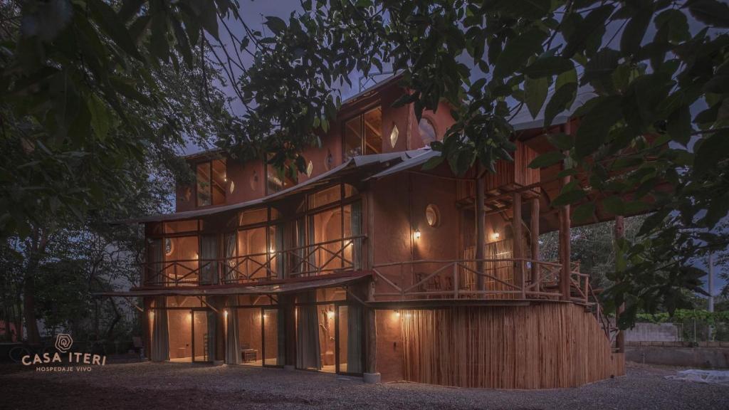 a large wooden house with a lot of windows at Casa Iteri in Lo de Marcos