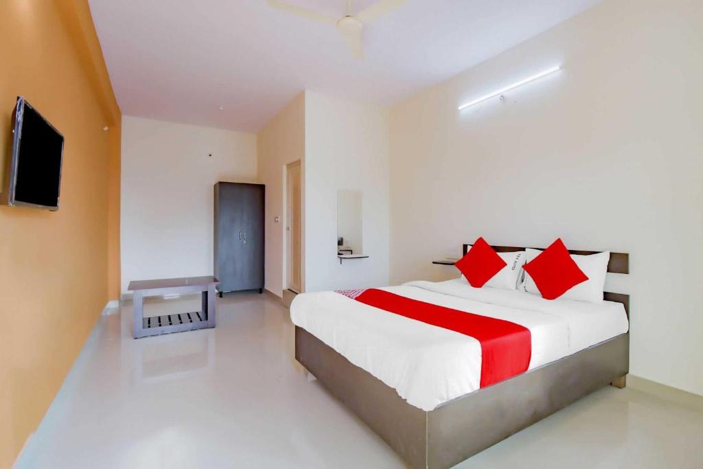 Voodi või voodid majutusasutuse Hotel O P N K Suites toas