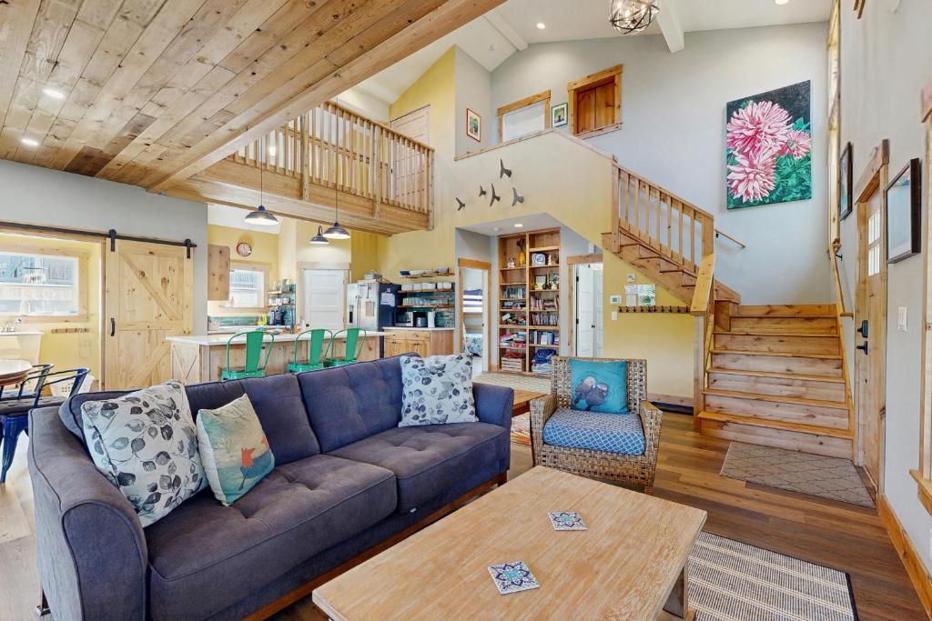 a living room with a couch and a table at Kat'z Place in Neskowin