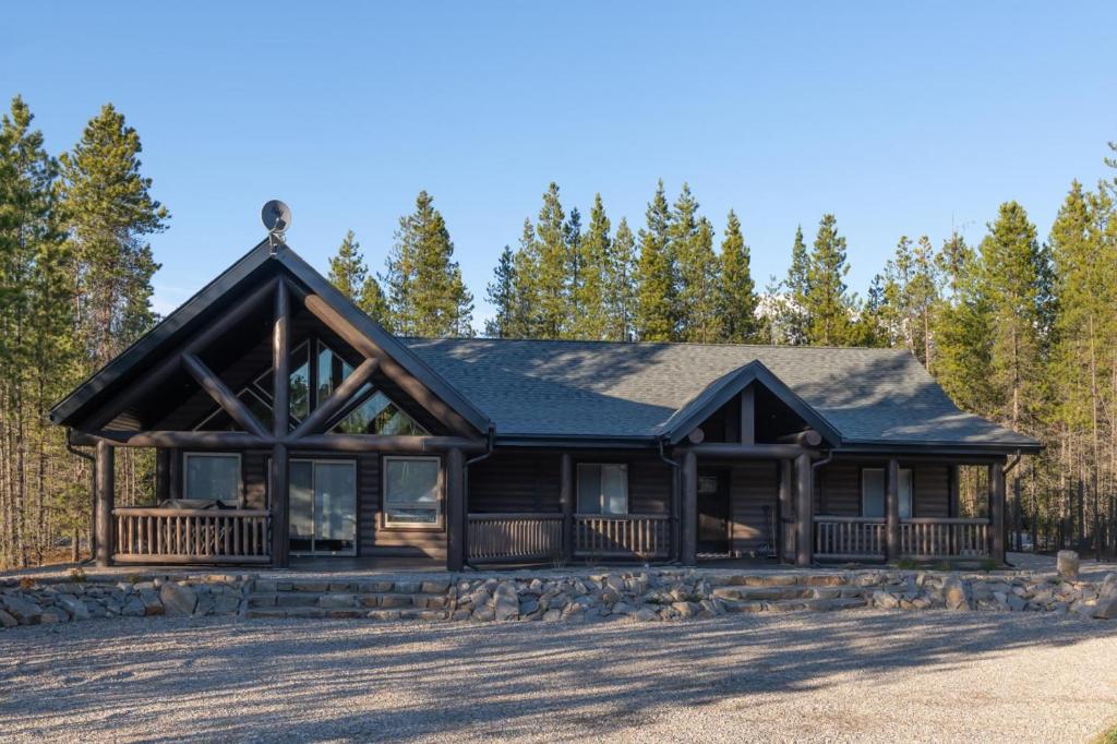 a log home with a wrap around porch at The Golden Eagle Cabin in Valemount