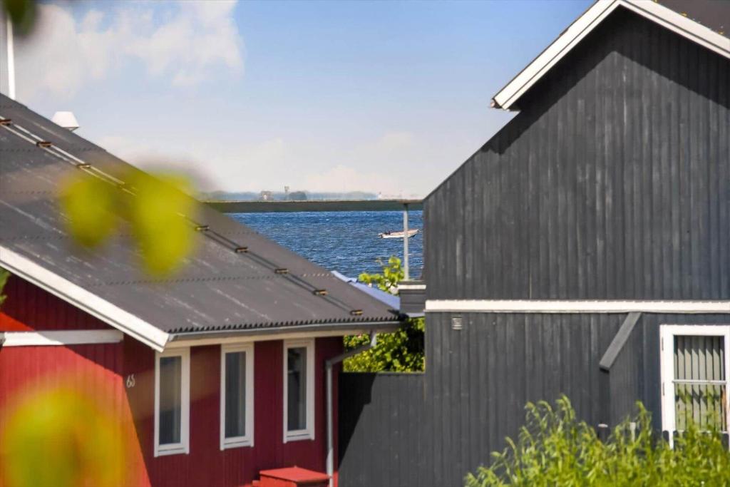 a couple of buildings and a body of water at C11638-Hemmet-Vester-Faelled-49 in Hemmet