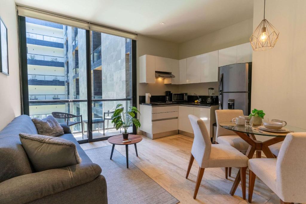 Nhà bếp/bếp nhỏ tại Centric Apt Rooftop Oceanview & Jacuzzi