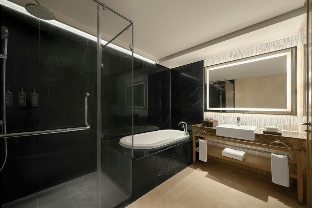 Club Lounge Access, Suite, 1 King, Grand Opera Tower