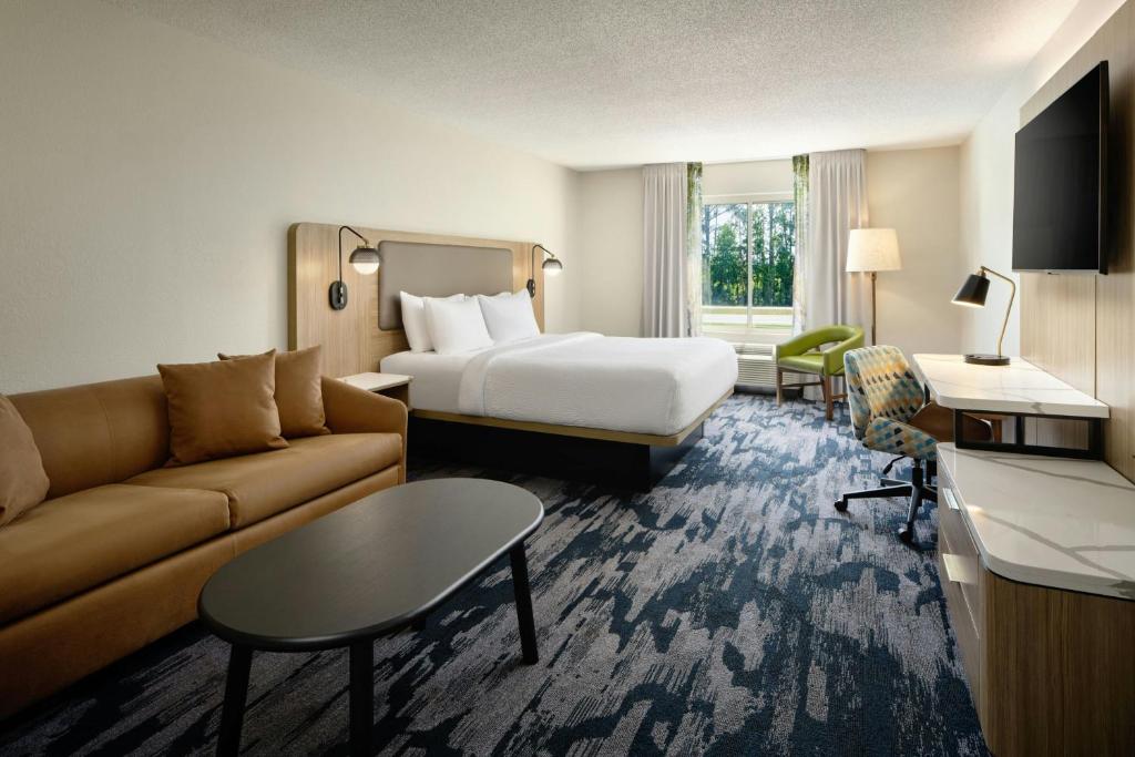Fairfield Inn Suites Brunswick photo