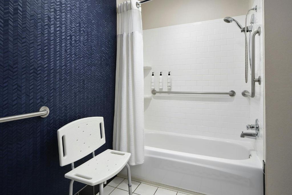Fairfield Inn Suites Brunswick photo