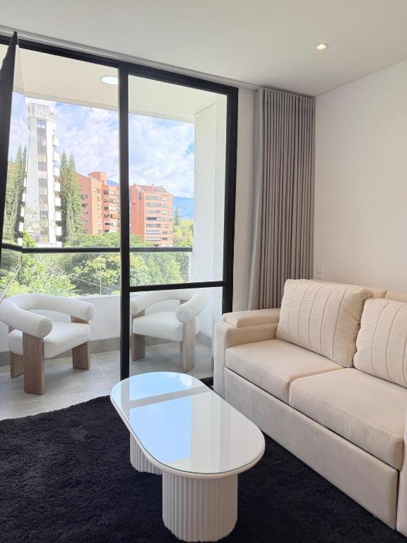 a living room with a couch and a table at Poblado de lujo in Medellín