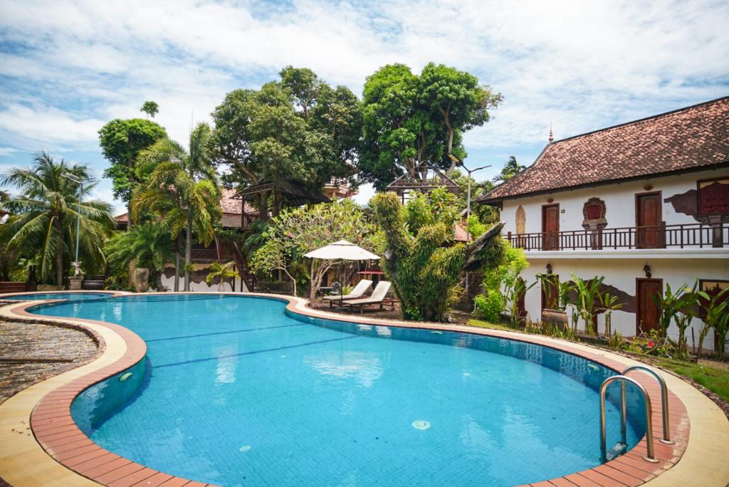 Piscina a Yellow Sun Kep o a prop