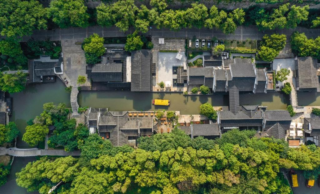 an overhead view of a city with trees and houses at 南京夫子庙夜泊秦淮水街酒店 in Nanjing