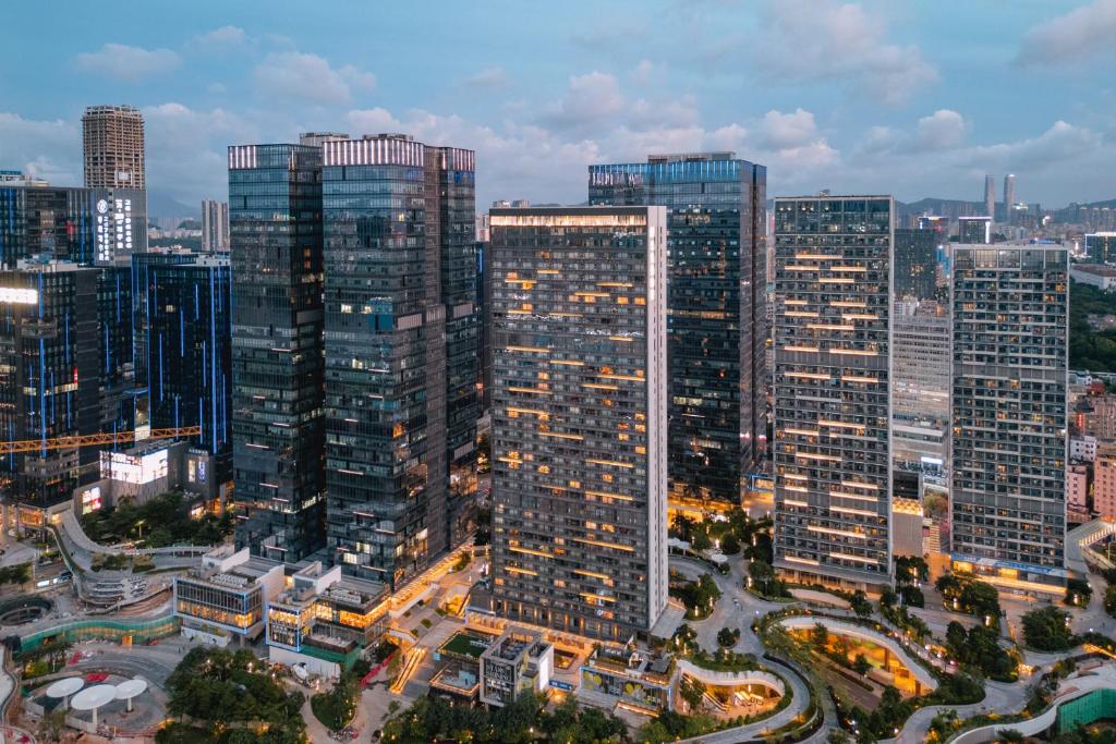 Nespecifikovaný výhled na destinaci Šen-čen nebo výhled na město při pohledu z aparthotelu