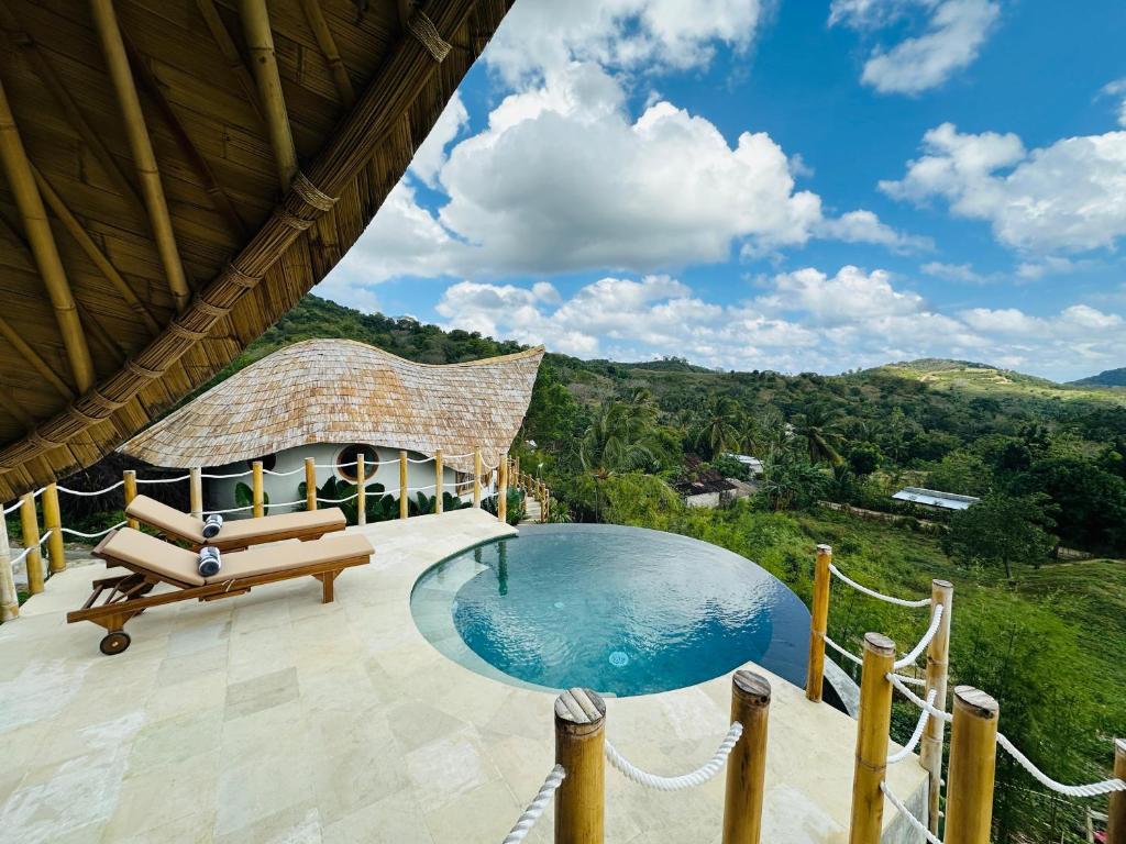 Vue générale sur la montagne ou vue sur la montagne depuis le complexe hôtelier