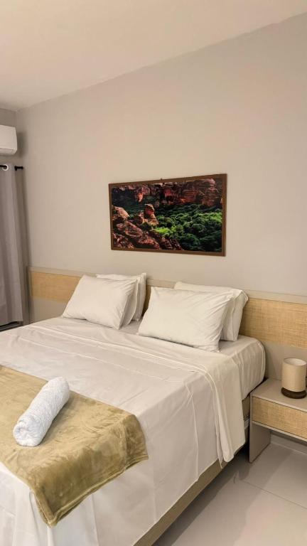 a bedroom with two beds with white sheets at Pousada Capivara Express in Baixas