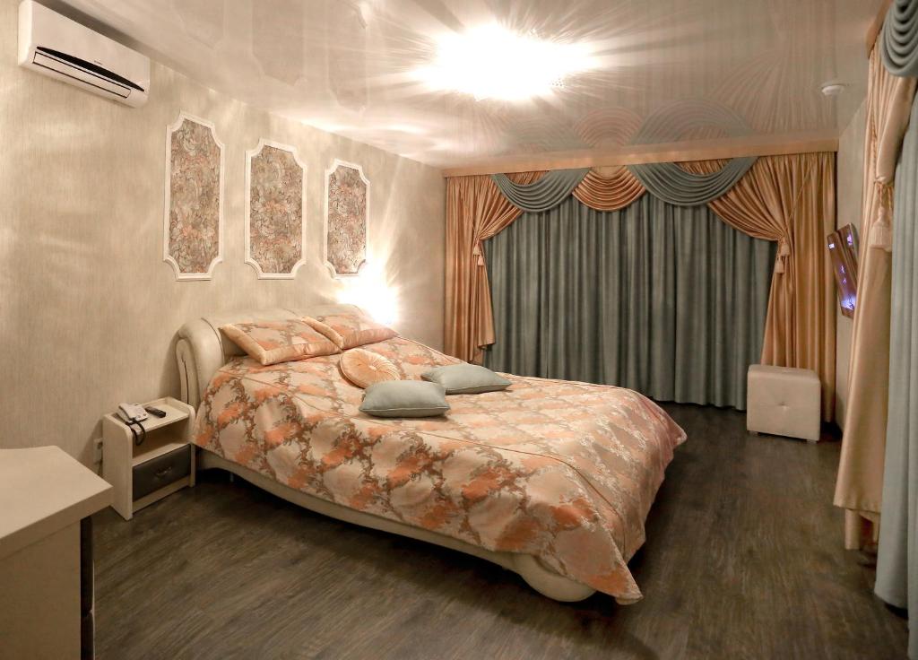 Una habitación de Inn Na Pristanskoy