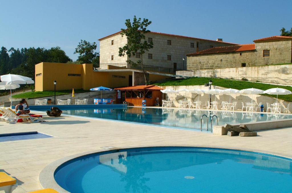 Bazén v ubytování Hotel Rural de Charme Maria da Fonte nebo v jeho okolí