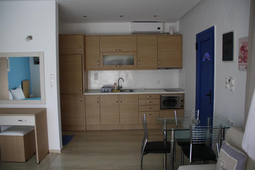 Kuchyň nebo kuchyňský kout v ubytování SunOrama Apts-Studios