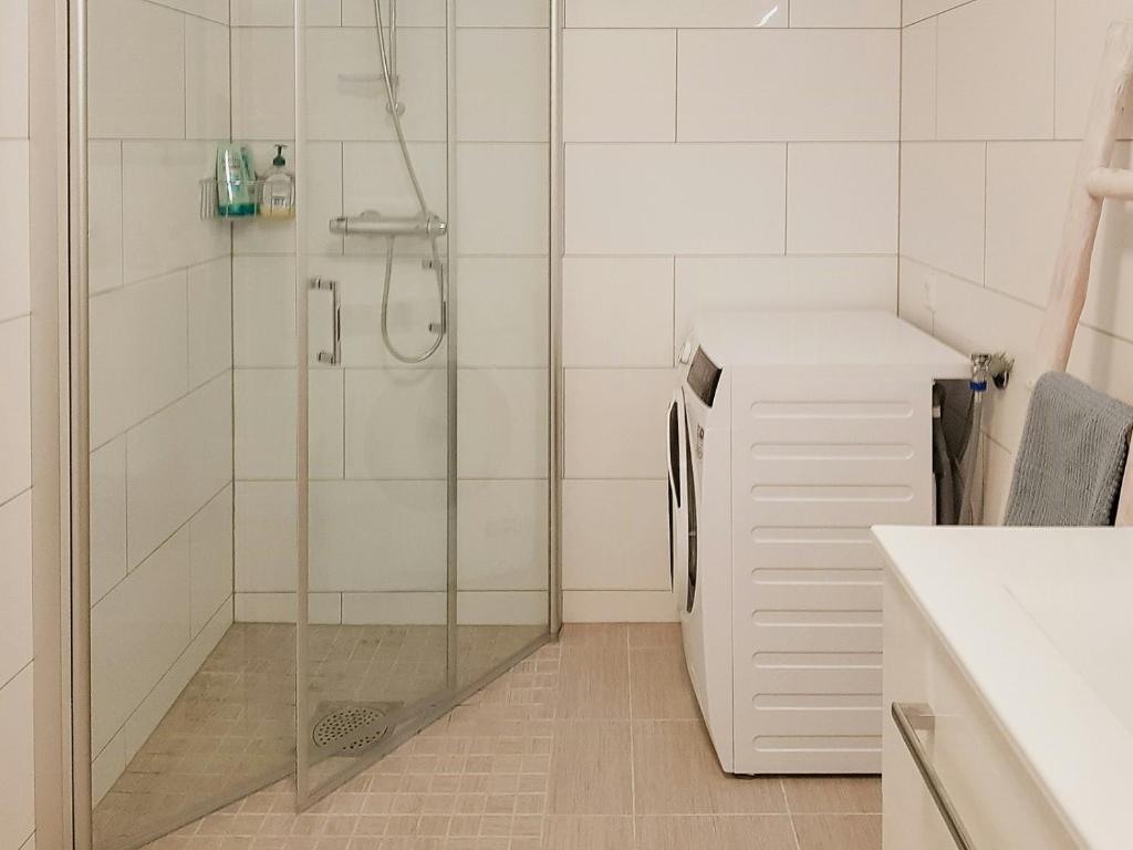 Koupelna v ubytování Holiday Home With Royal Ship Views In Hagefjord