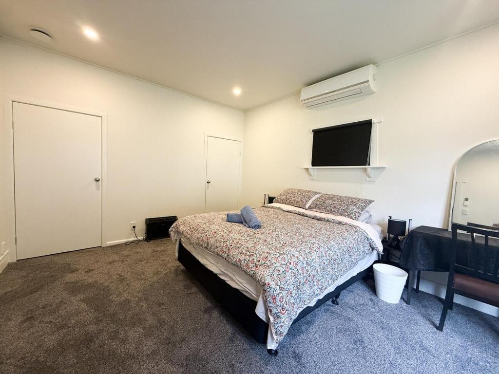 Spacious Surf-side 4 bedroom Retreat - Resim 1